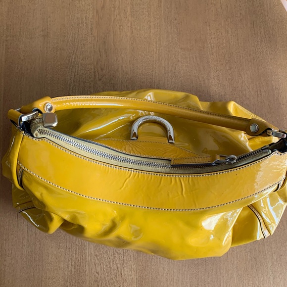 HOT 🥵 Vintage GUCCI Yellow 💛 Patent Leather Hobo Silver Hardware Bag Purse!! - Picture 13 of 17